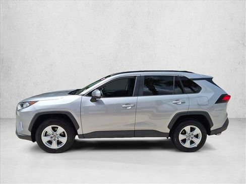 Used 2020 Toyota RAV4 XLE FWD image 8