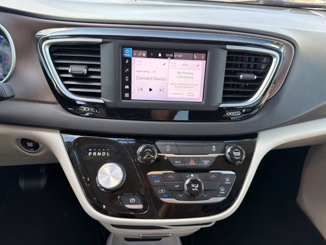 Used 2022 Chrysler Voyager LX FWD image 19