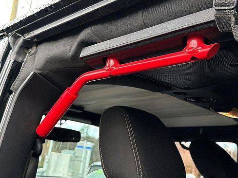 Used 2017 Jeep Wrangler Unlimited Rubicon w/ Connectivity Group image 12