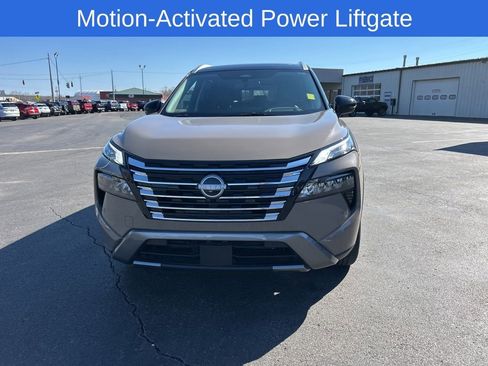 Used 2025 Nissan Rogue SL w/ SL Premium Package image 9