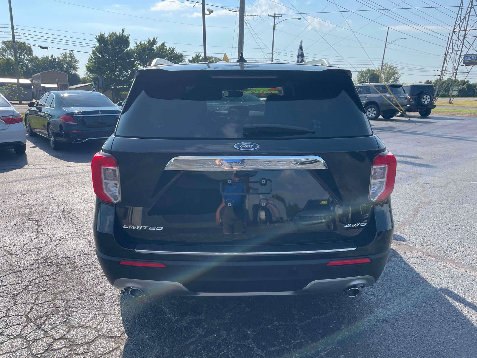 Used 2021 Ford Explorer Limited w/ Equipment Group 301A AWD/4WD image 6