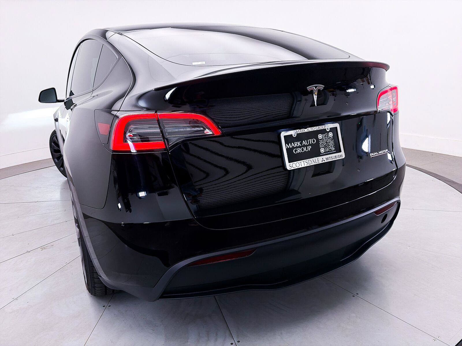 Used 2023 Tesla Model Y Performance AWD/4WD image 9