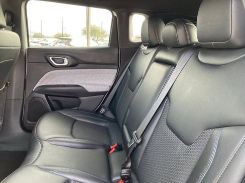 Used 2025 Jeep Compass Latitude image 11