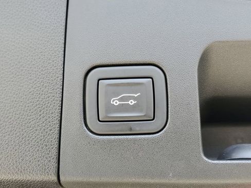 Certified 2023 Cadillac XT4 Luxury w/ Cold Weather Package FWD image 10