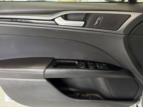 Used 2016 Ford Fusion SE image 13