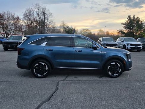 Certified 2025 Kia Sorento EX AWD/4WD image 9