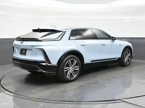 Certified 2024 Cadillac Lyriq Luxury AWD/4WD image 7