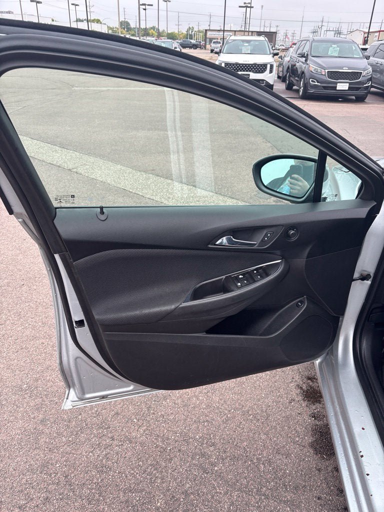 Used 2017 Chevrolet Cruze LS FWD image 12
