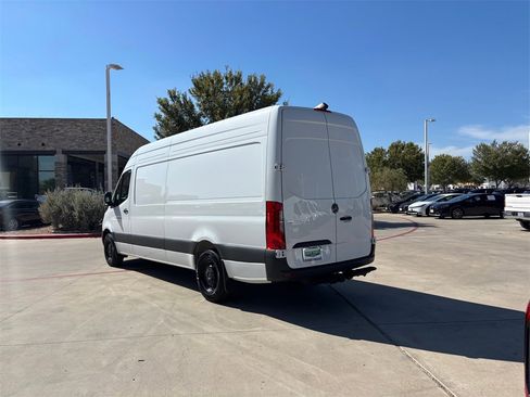 Used 2025 Mercedes-Benz Sprinter 2500 image 5