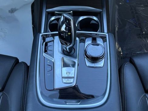 Used 2019 BMW 750i xDrive w/ Executive Package image 38