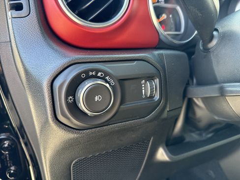 Used 2023 Jeep Wrangler Unlimited Rubicon AWD/4WD image 28