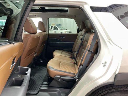 Used 2024 Nissan Pathfinder Platinum w/ Cargo Package AWD/4WD image 25