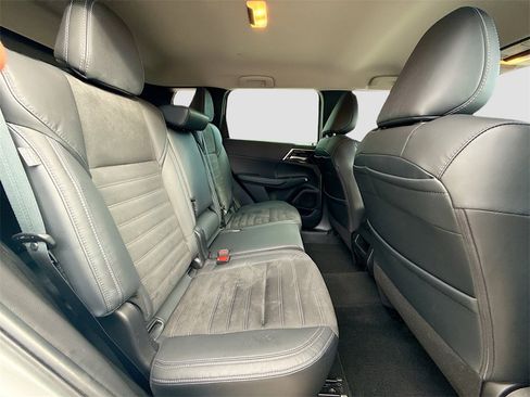 Used 2022 Mitsubishi Outlander SE image 30