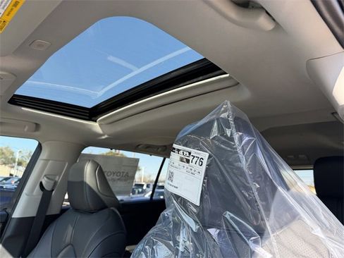 New 2026 Toyota Highlander Limited image 16
