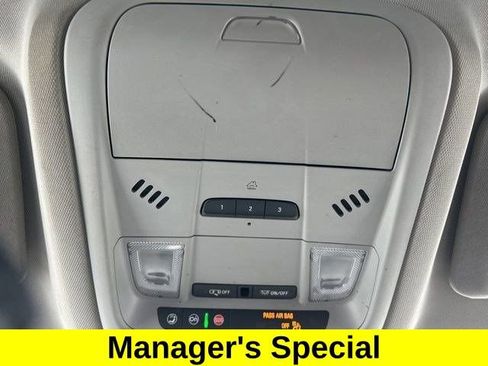 Used 2023 GMC Acadia SLT image 32