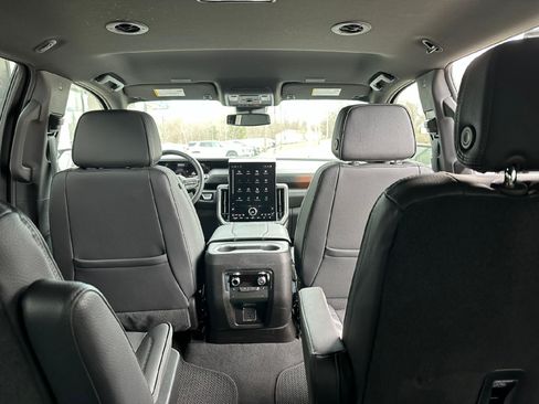 Certified 2025 GMC Yukon Denali AWD/4WD image 38