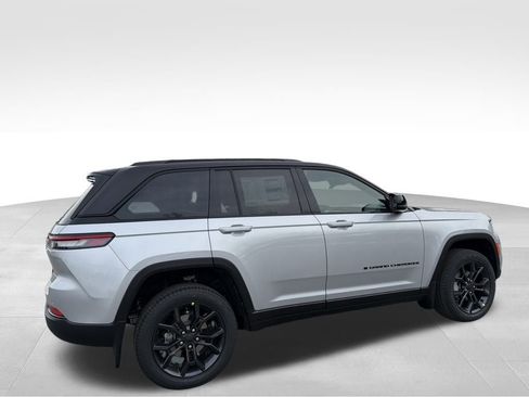 New 2025 Jeep Grand Cherokee Limited w/ MOPAR Finishing Package image 8