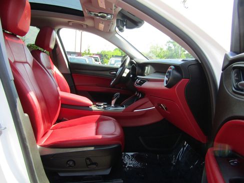 Used 2019 Alfa Romeo Stelvio Ti AWD/4WD image 11