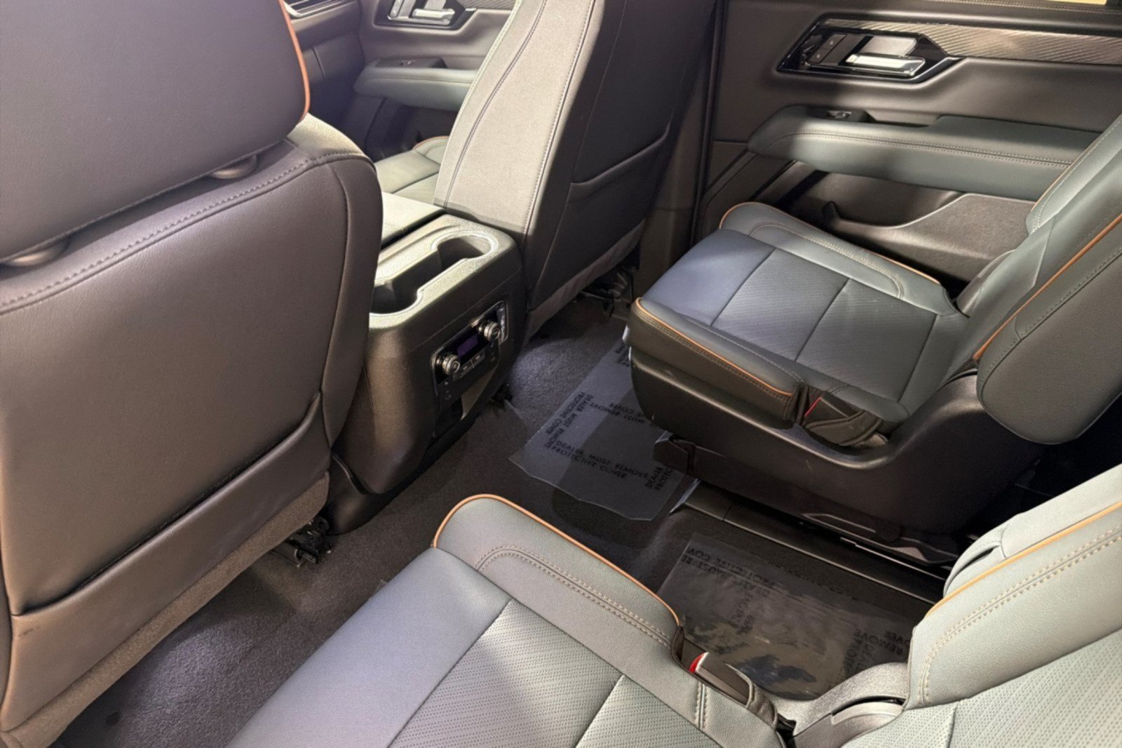 Used 2025 GMC Yukon AT4 w/ AT4 Premium Package AWD/4WD image 10