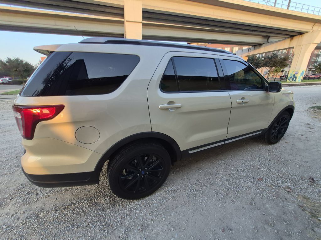 Used 2018 Ford Explorer XLT w/ Equipment Group 202A FWD image 6