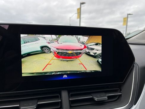 Used 2025 Chevrolet Trax LT image 17