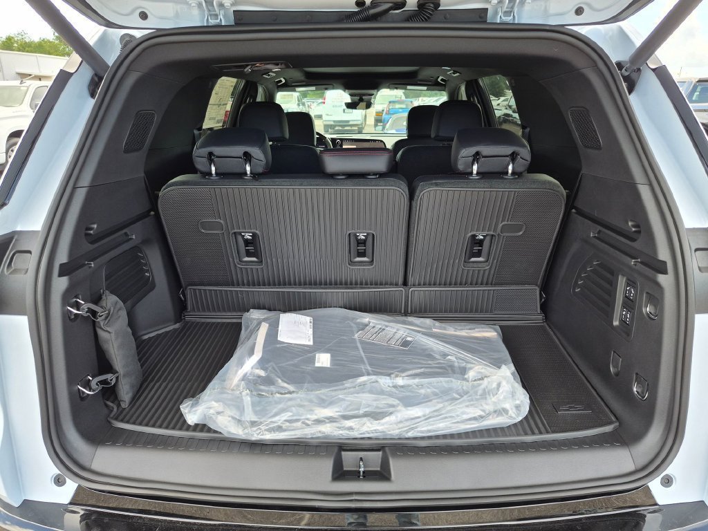 New 2026 Chevrolet Traverse RS w/ LPO, Floor Liner Package FWD image 29