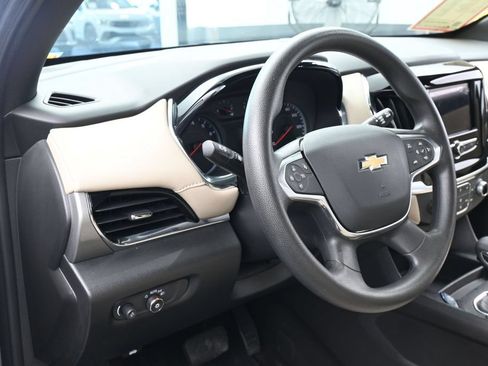 Used 2023 Chevrolet Traverse LS FWD image 14