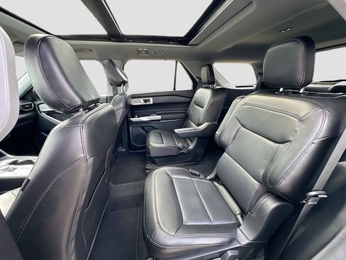 Certified 2022 Ford Explorer Limited w/ Equipment Group 301A image 25
