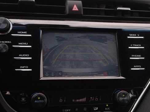 Used 2018 Toyota Camry XSE FWD image 16