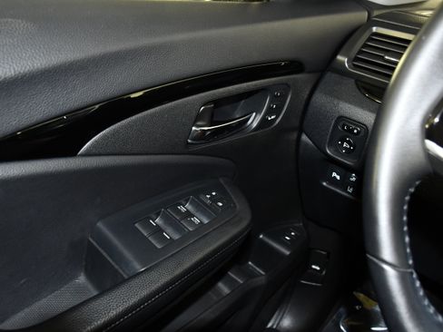 Used 2020 Honda Pilot Touring image 32