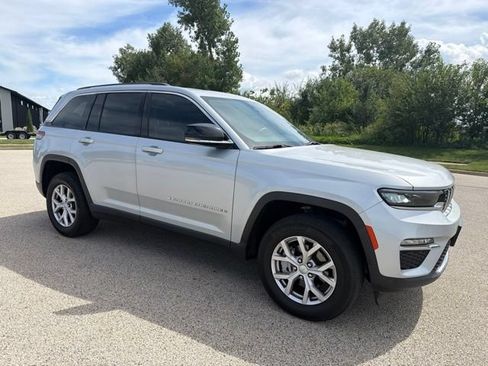 Used 2022 Jeep Grand Cherokee Limited AWD/4WD image 4