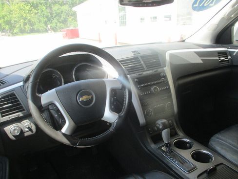 Used 2012 Chevrolet Traverse LT FWD image 7