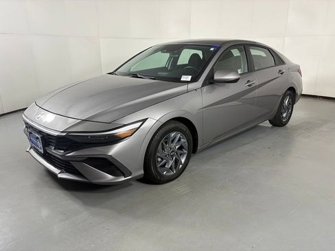 Used 2024 Hyundai Elantra SEL FWD image 5