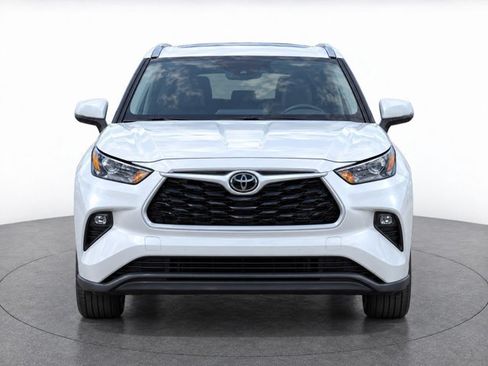 Used 2026 Toyota Highlander XLE AWD/4WD image 2