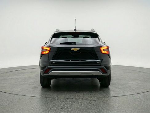 Used 2025 Chevrolet Trax LT w/ LT Convenience Package FWD image 7