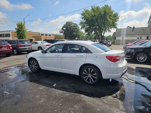 Used 2013 Chrysler 200 Touring w/ S Exterior Appearance Pkg FWD image 7