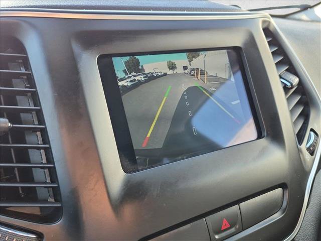 Used 2019 Jeep Cherokee Latitude w/ Popular Appearance Group FWD image 13