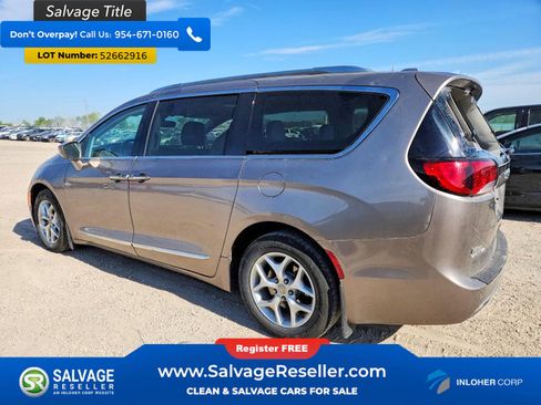 Used 2018 Chrysler Pacifica Touring-L w/ Tire & Wheel Group FWD image 3