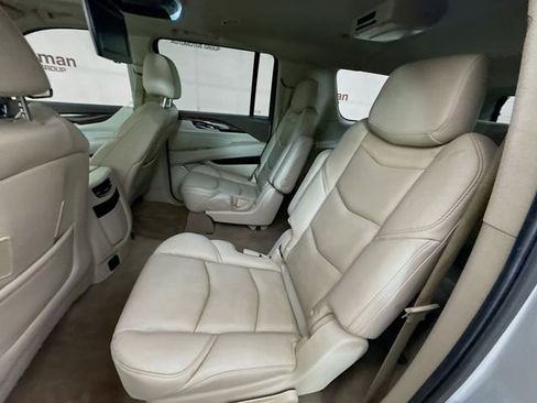 Used 2017 Cadillac Escalade ESV Luxury AWD/4WD image 26