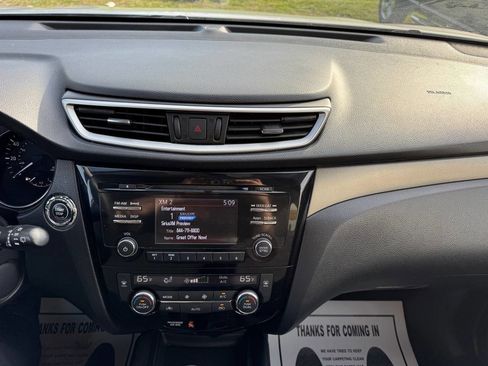 Used 2016 Nissan Rogue SV image 10