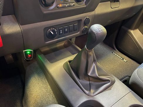 Used 2005 Nissan Xterra Off-Road image 30