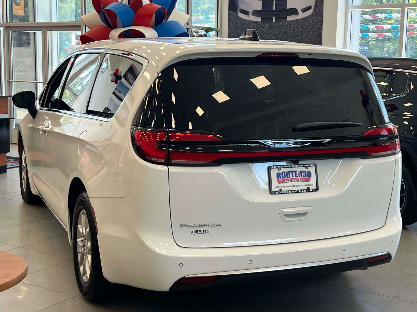 New 2027 Chrysler Pacifica Select FWD image 3