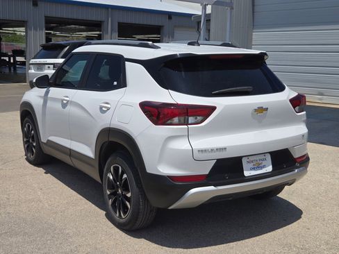 Certified 2022 Chevrolet TrailBlazer LT w/ Convenience Package FWD image 5