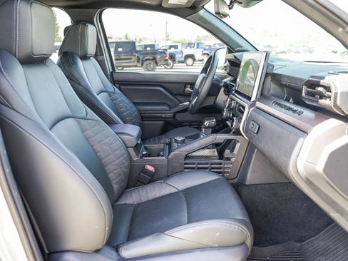 Used 2025 Toyota Tacoma TRD Sport w/ TRD Sport Premium Package RWD image 18