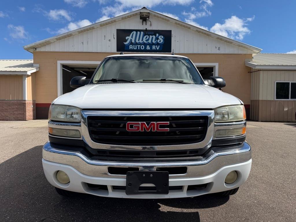 Used 2004 GMC Sierra 3500 SLT w/ Heavy-Duty Power Package AWD/4WD image 2