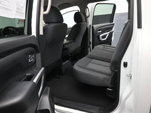 Used 2022 Nissan Titan SV image 16