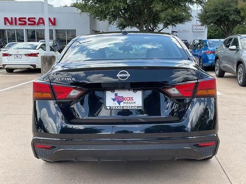 Used 2025 Nissan Altima 2.5 SV FWD image 5