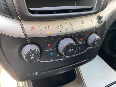 Used 2018 Dodge Journey SE w/ Connectivity Group FWD image 20