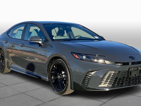 Used 2026 Toyota Camry SE image 2