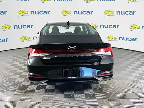 Certified 2023 Hyundai Elantra SE image 6